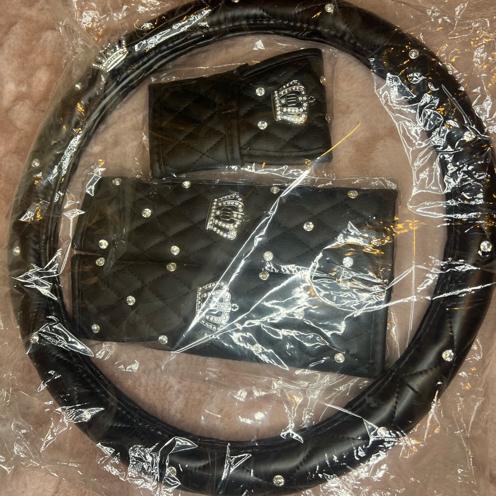 Bling queen steering wheel cover set NEW